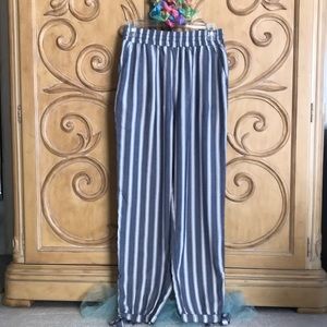 NWT American Eagle Pants Blue and White.